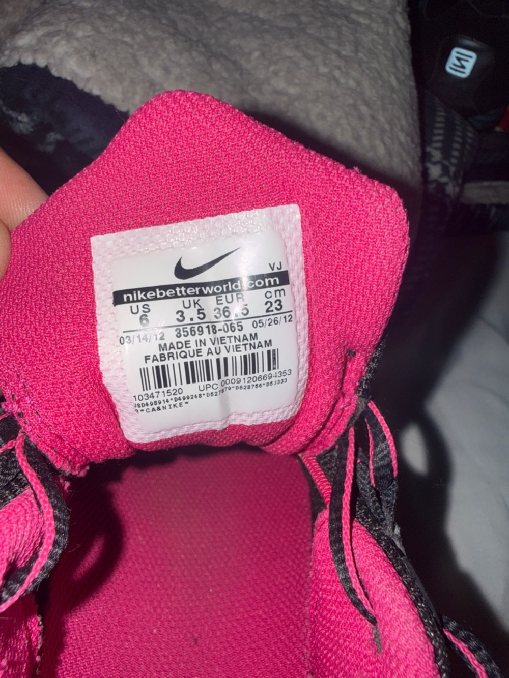 Broken Nike shox Black and Pink Shox Athletic Sneakers size 6 - Picture 8 of 9